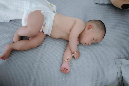 南漳两个月宝宝肚子胀气